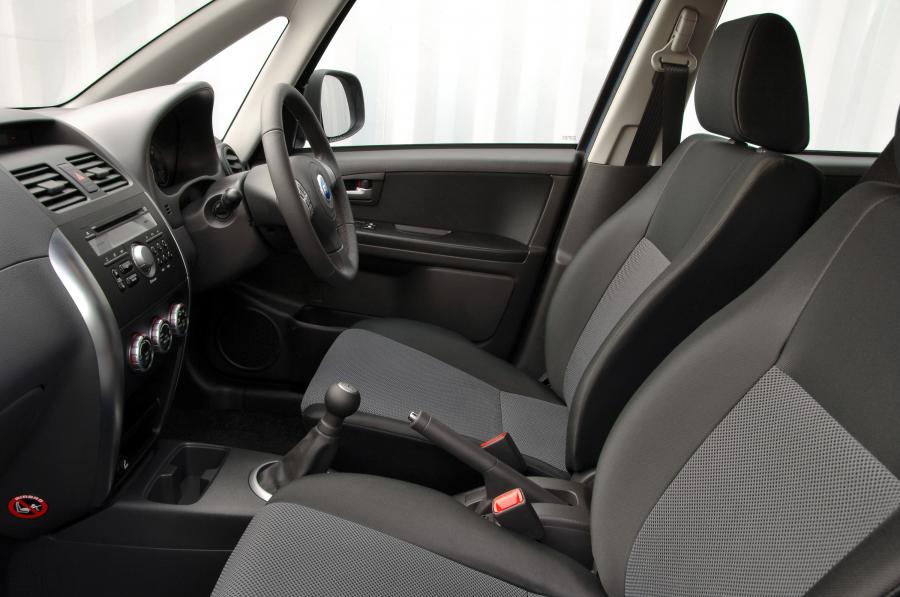 Интерьер Fiat Sedici (189) 2006 года  (UK) (фото 24 из 40)